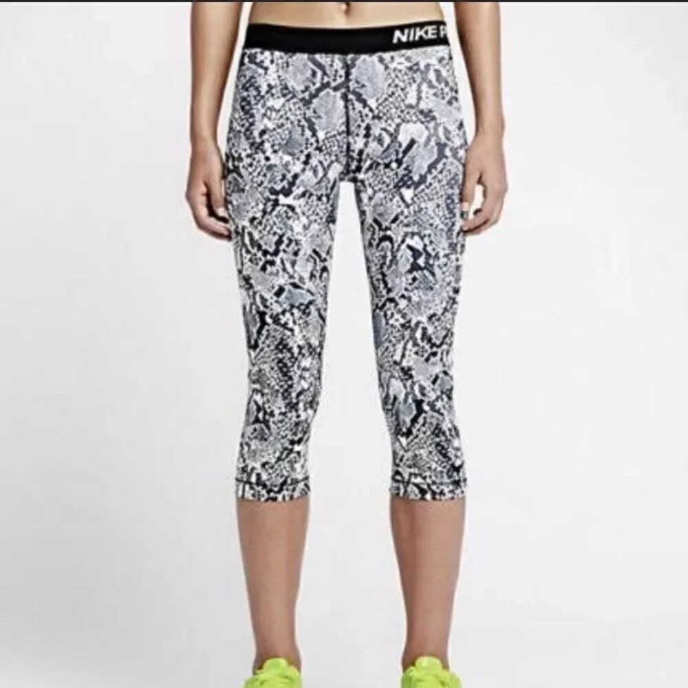 Nike Snakeskin Print Capri Leggings